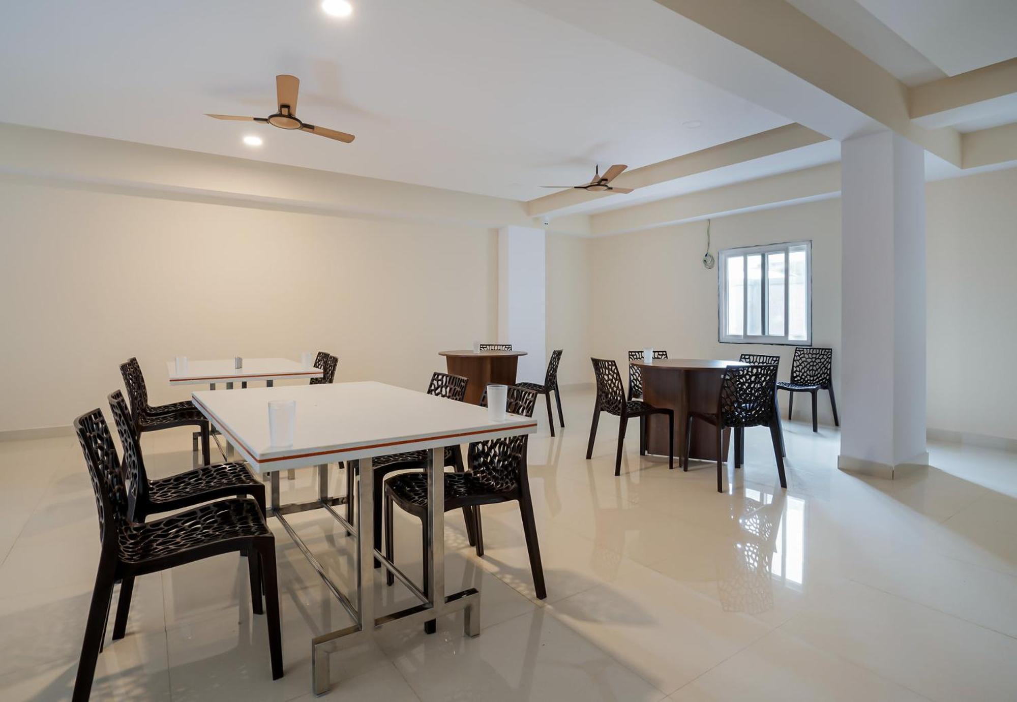 Hotel O Gokul Grand Near Sr Nagar Police Station Хидерабад Екстериор снимка
