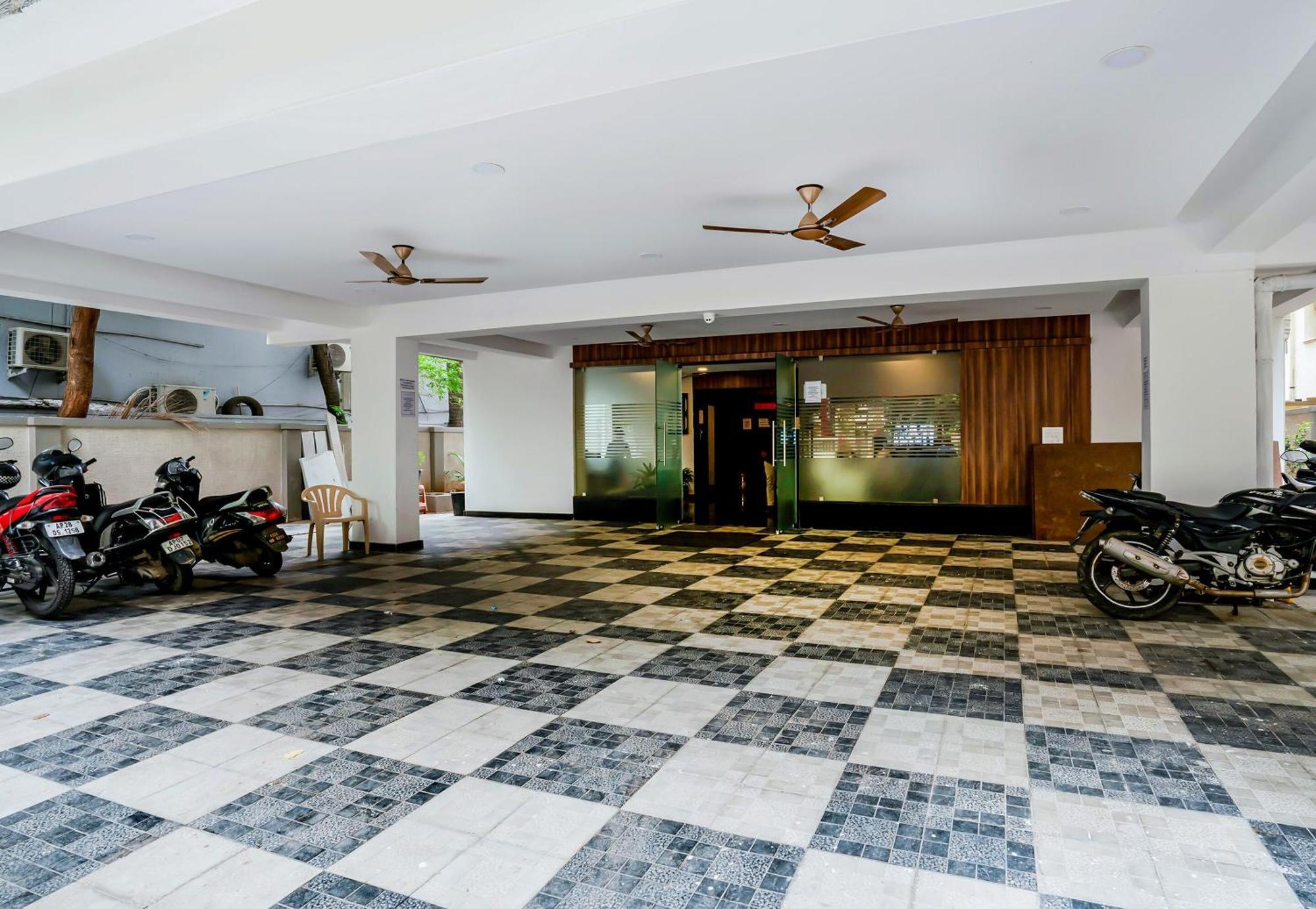 Hotel O Gokul Grand Near Sr Nagar Police Station Хидерабад Екстериор снимка