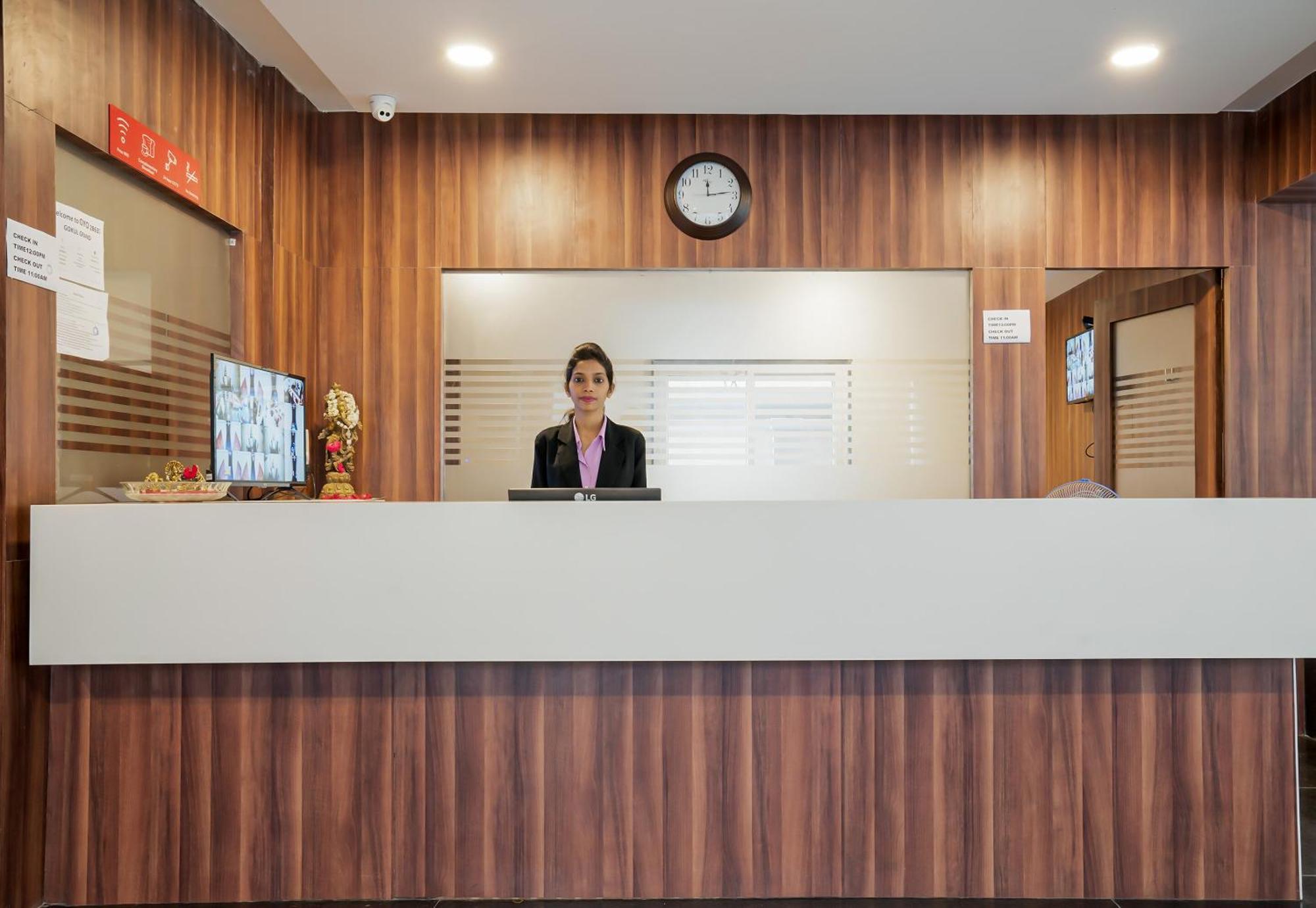 Hotel O Gokul Grand Near Sr Nagar Police Station Хидерабад Екстериор снимка
