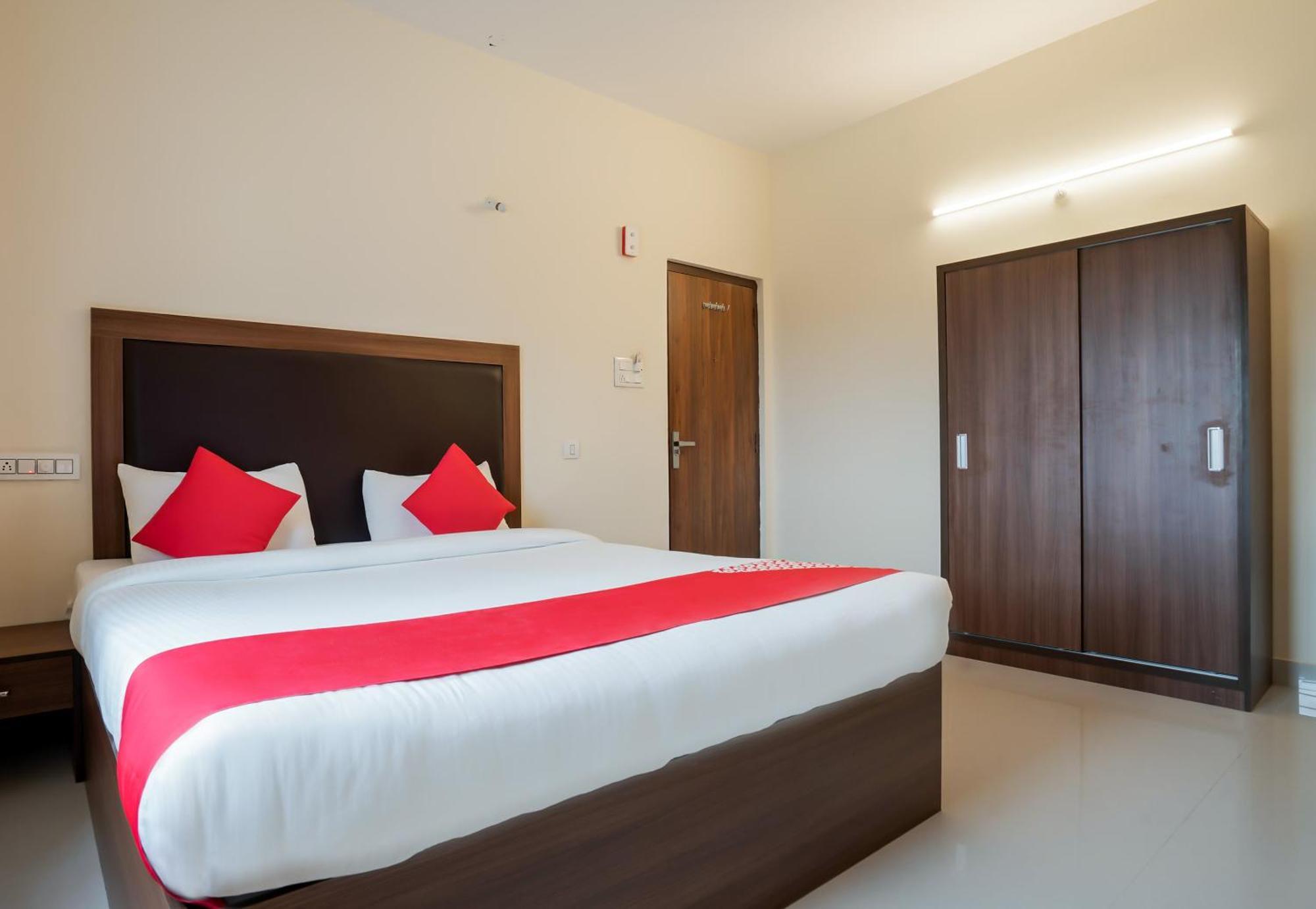 Hotel O Gokul Grand Near Sr Nagar Police Station Хидерабад Екстериор снимка