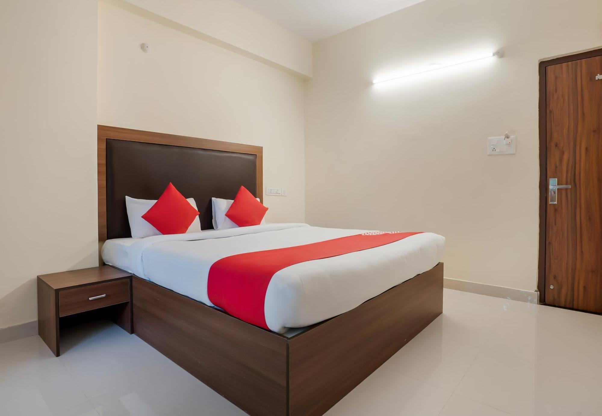 Hotel O Gokul Grand Near Sr Nagar Police Station Хидерабад Екстериор снимка