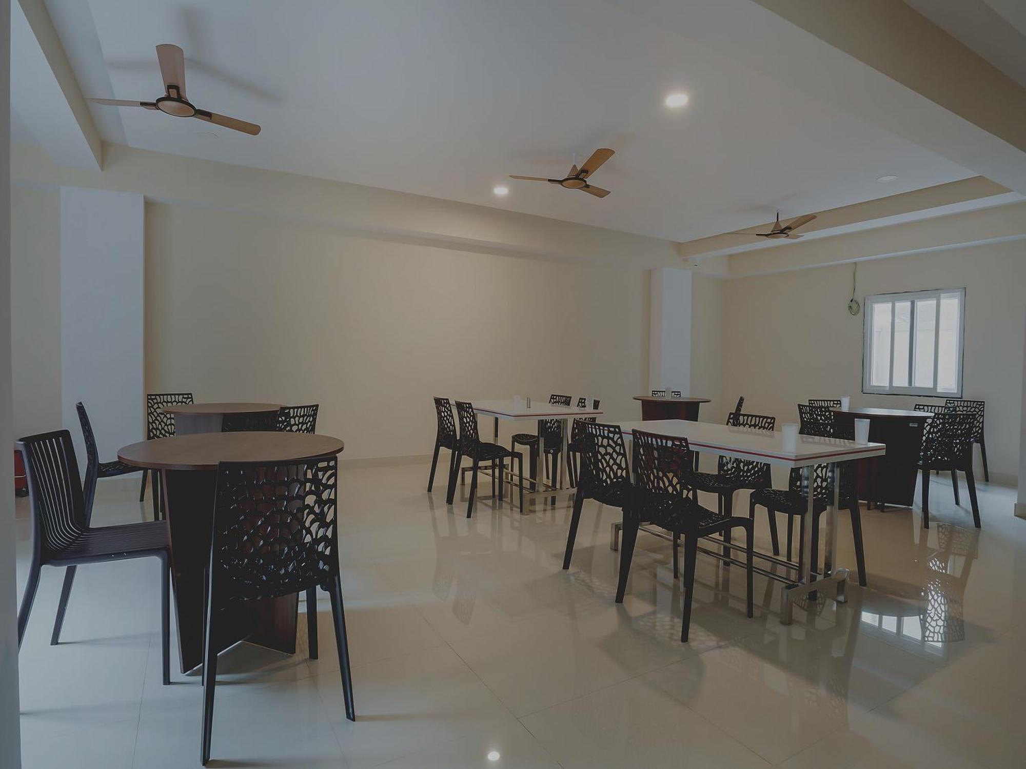 Hotel O Gokul Grand Near Sr Nagar Police Station Хидерабад Екстериор снимка