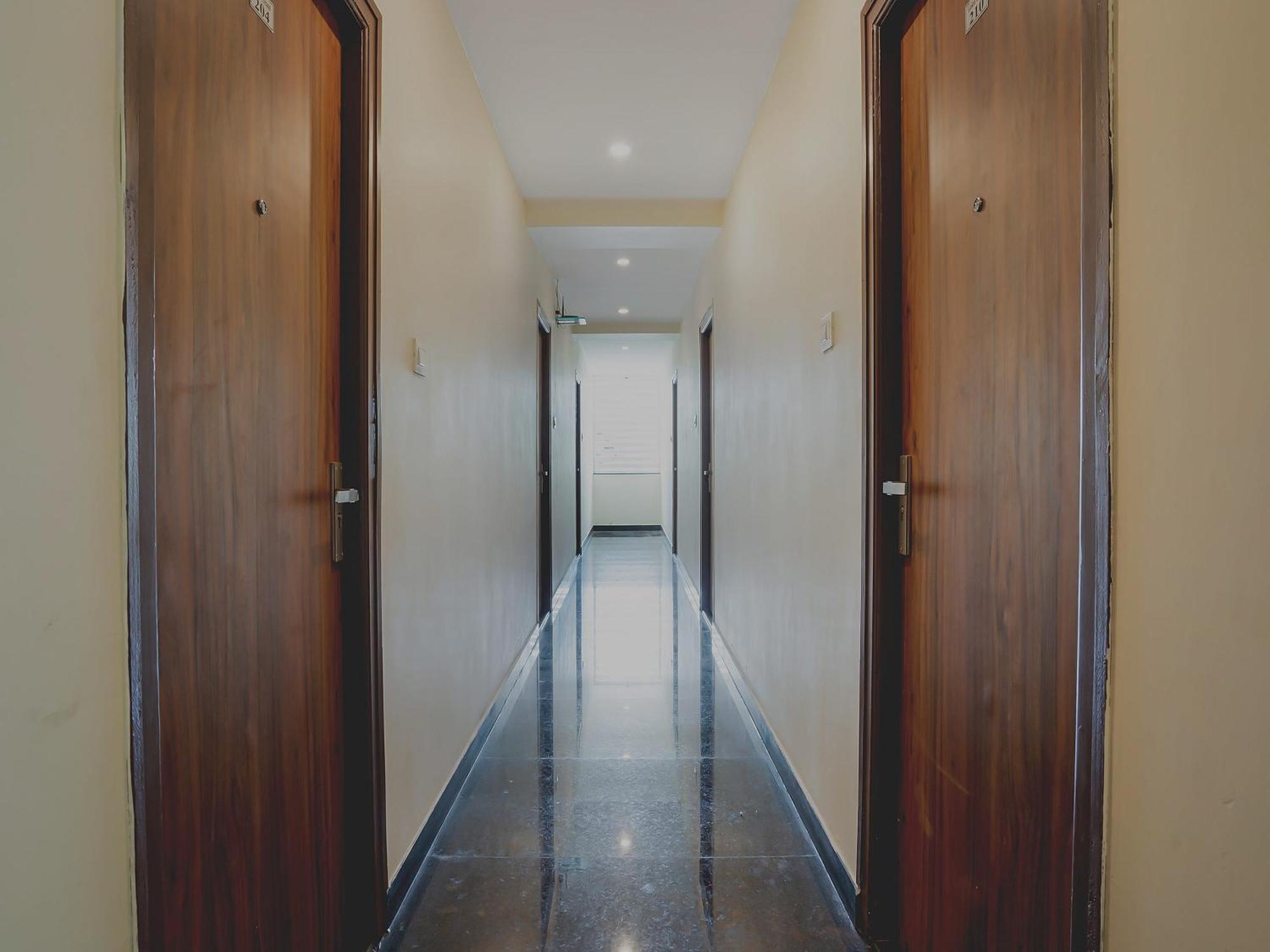 Hotel O Gokul Grand Near Sr Nagar Police Station Хидерабад Екстериор снимка